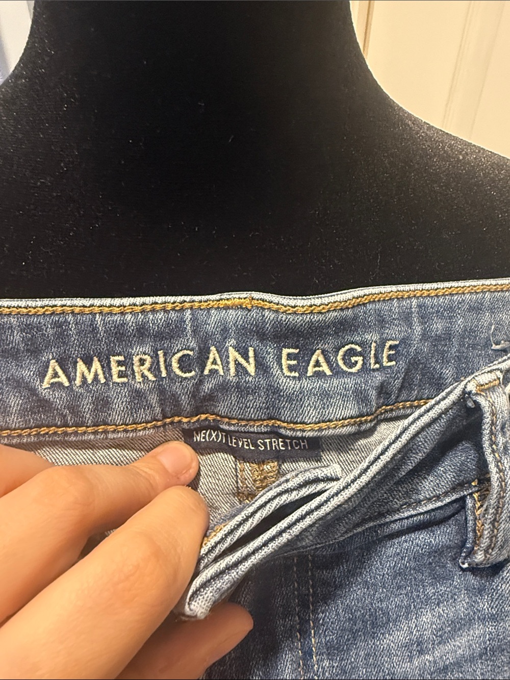 2 for 30$💗 American Eagle Outfitters Light Blue Denim Jeans with Gold Stitching - Picture 2 of 5